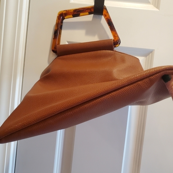 Moda luxe vegan leather.  NWOT. WITH SHOULDER STRAP - Picture 4 of 8